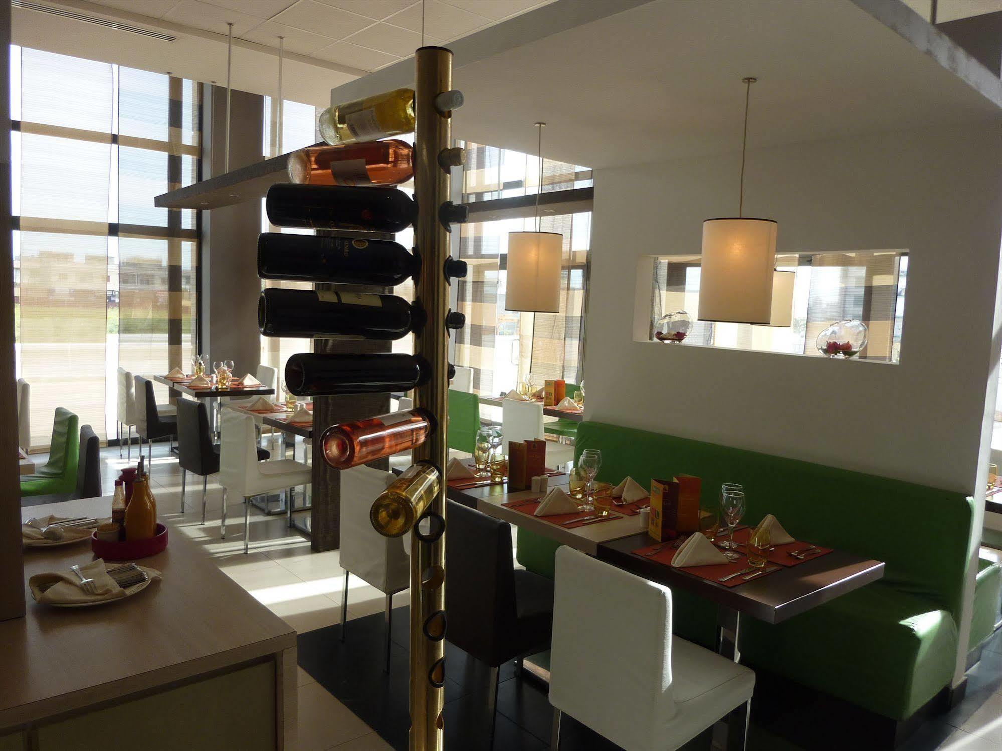 Ibis Oran Les Falaises Buitenkant foto