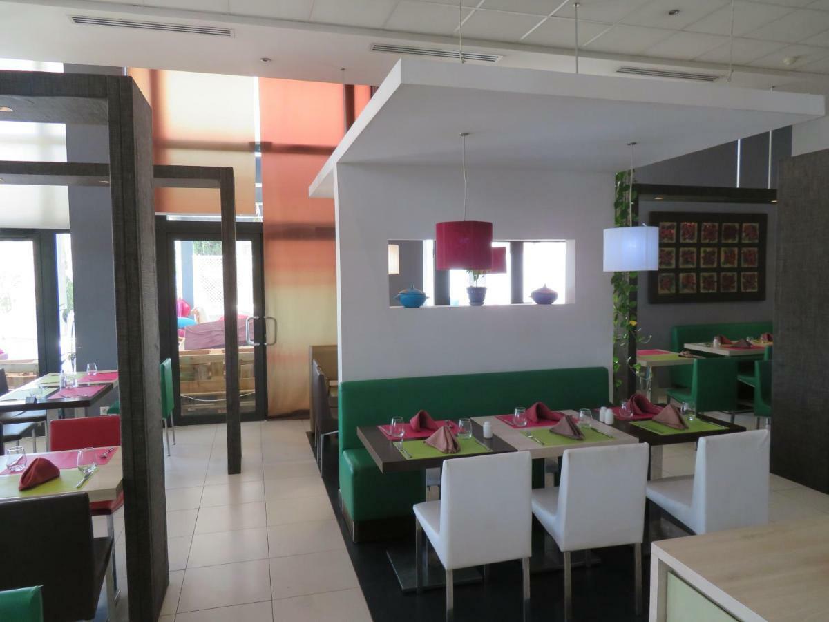 Ibis Oran Les Falaises Buitenkant foto